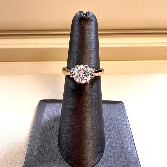 Ladies natural diamond engagement ring set in 14k white gold. - Picture 1 of 4